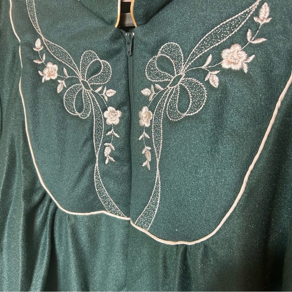 Vintage Castle Harbor House Dress or Nightgown Size Large - Picture 7 of 8